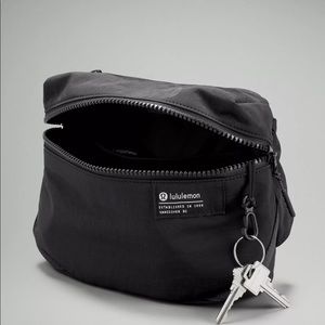 Lululemon Clean Lines Bag Black NWT